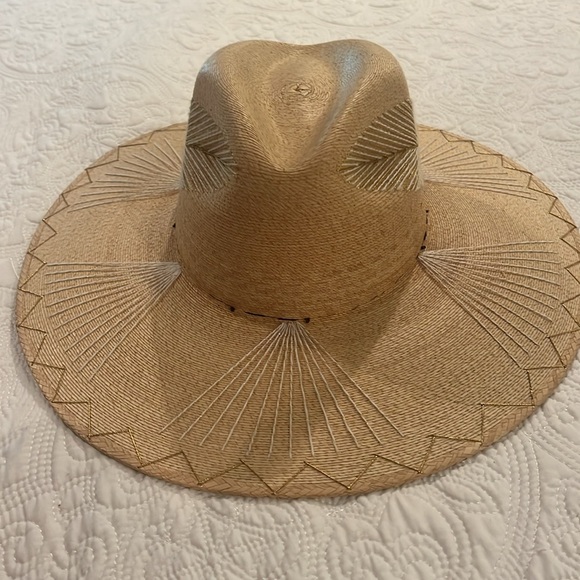 Corazon Playero Hat with black chord medium - Picture 6 of 8